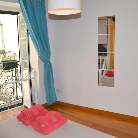 Casinha Do Largo, Alfama *